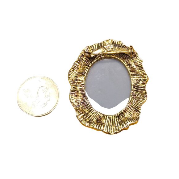 Vintage Brooch with Blue Bisque Cameo in Ornate Gold Tone Frame, Romantic Gift - Picture 3 of 3